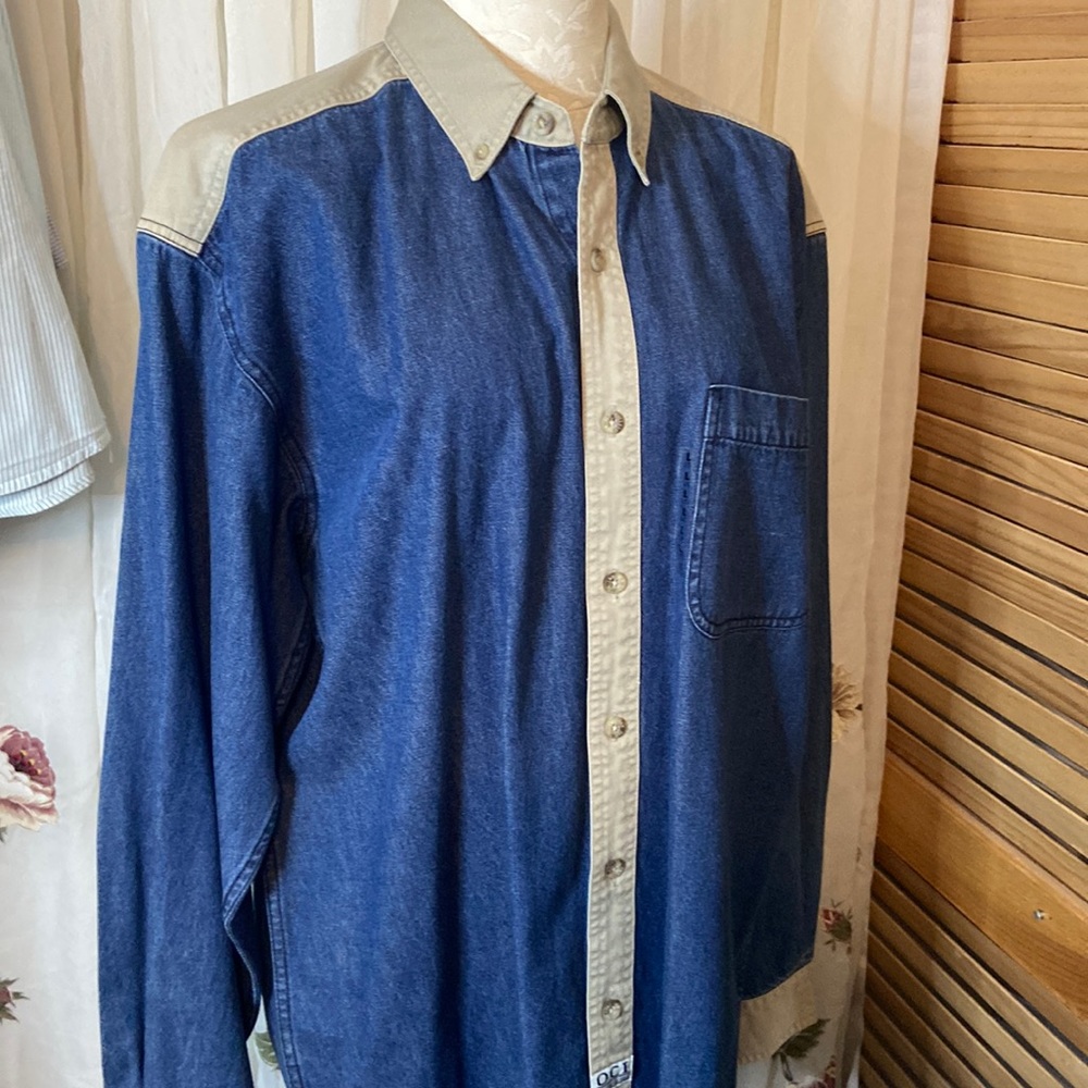 NWT Old College Inn long sleeve denim button down shirt. Size L